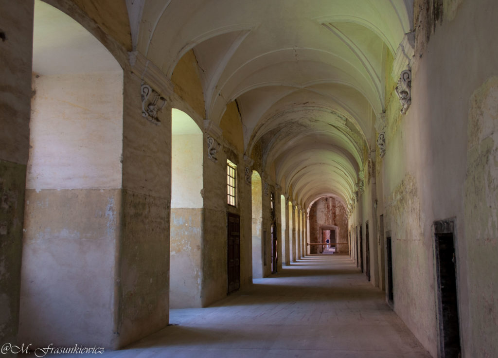 Zakręcona w Podróży - Klasztor w Lubiążu